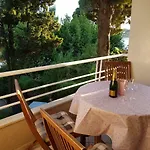 Mare Beachfront Cozy Sea View Apartment Apartamento *