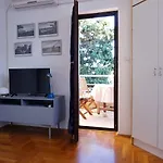 Mare Beachfront Cozy Sea View Apartment Apartamento