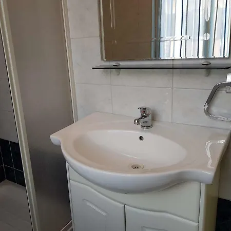Mare Beachfront Cozy Sea View Apartamento Pula