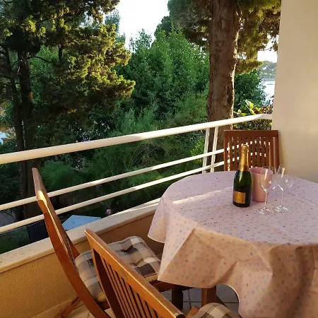 Mare Beachfront Cozy Sea View Apartamento *