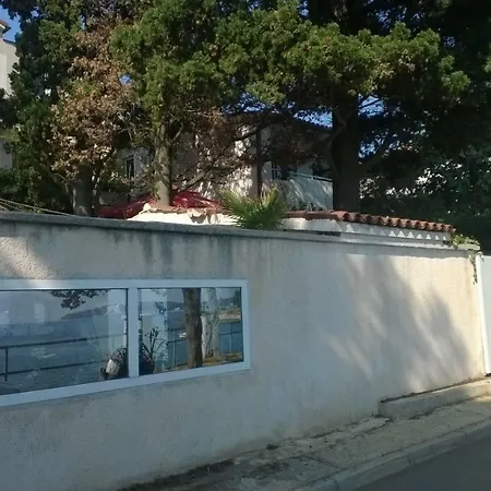 Mare Beachfront Cozy Sea View Apartment アパート *