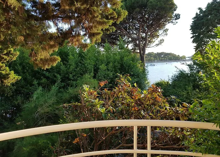 Mare Beachfront Cozy Sea View Apartment *