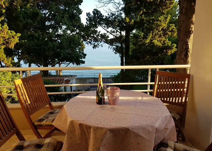 Mare Beachfront Cozy Sea View Apartment *